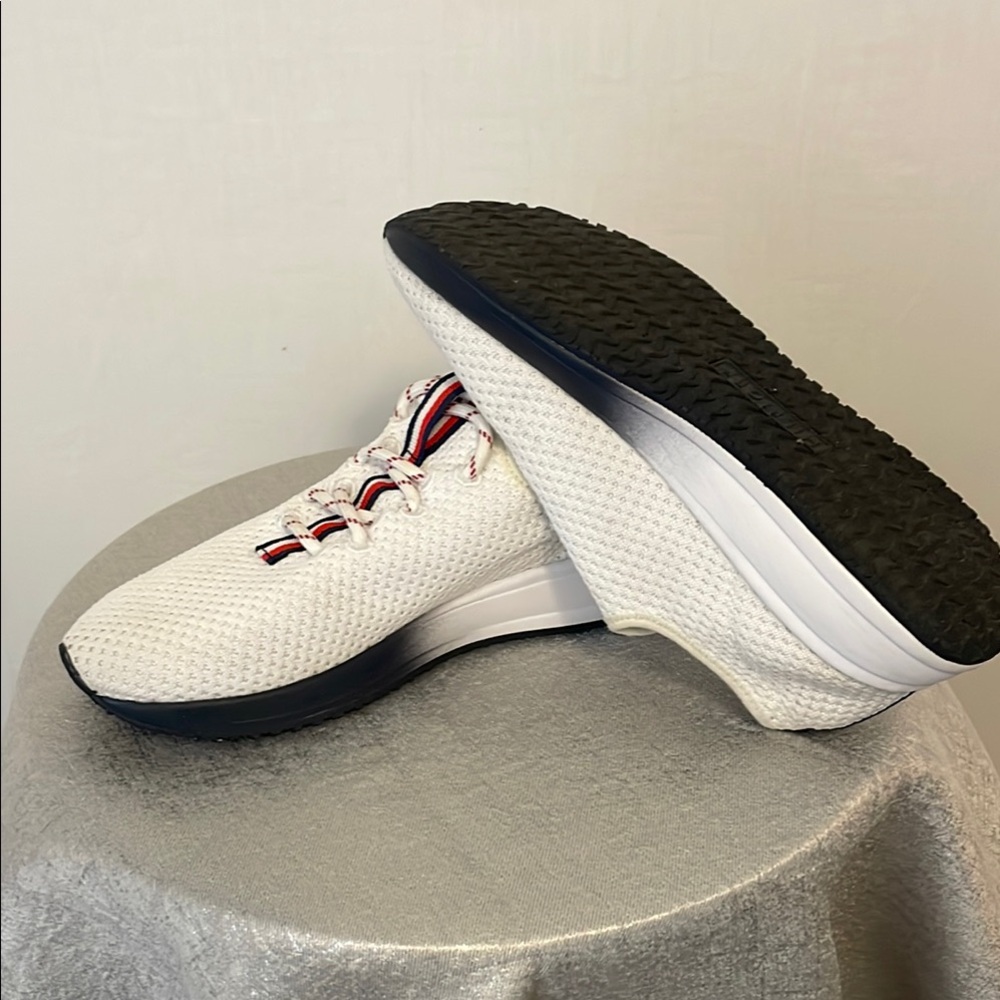 Tommy Hilfiger White and Red Sneakers Mesh Design women’s size:5M.  (C4)✨✨